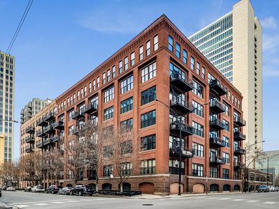 520 W Huron St APT 614