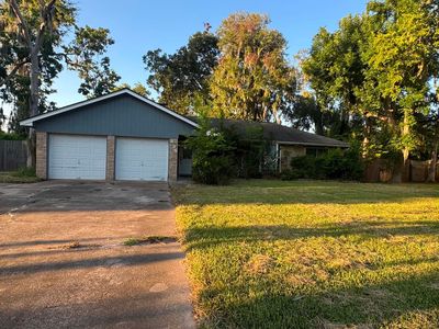438 Southern Oaks Dr