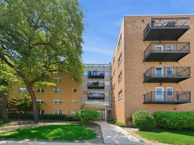 2501 W Bryn Mawr Ave APT 302