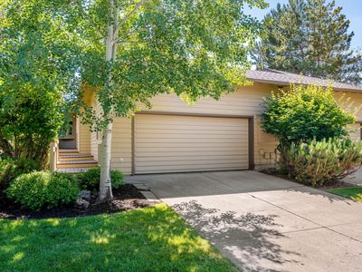 3035 NW Golf View Dr