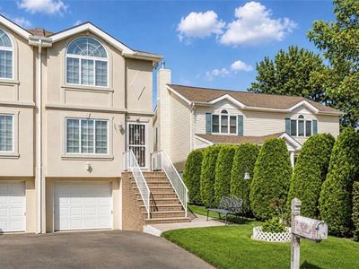 285 Robinson Ave
