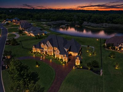 132 The Lakes Dr