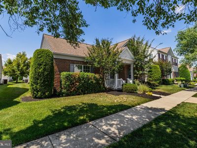 3 Hopkins St