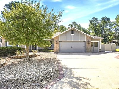 4 Dornoch Ln