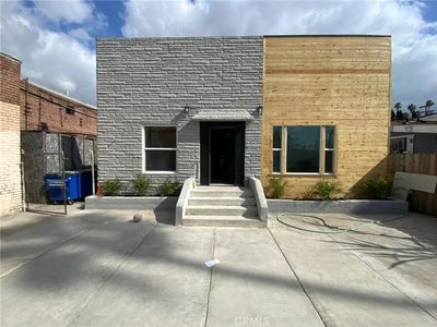 4804 S Van Ness Ave