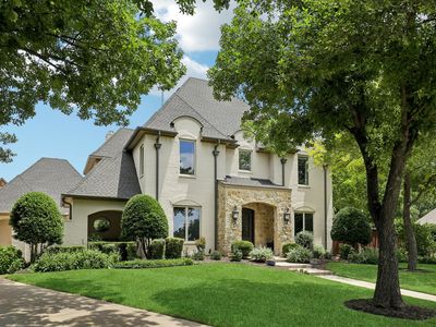 100 Kentucky Derby Dr