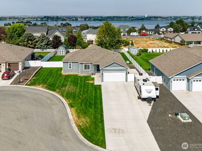 312 Sandcastle Court NE
