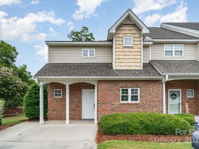 319 Valley Brook Ln SE