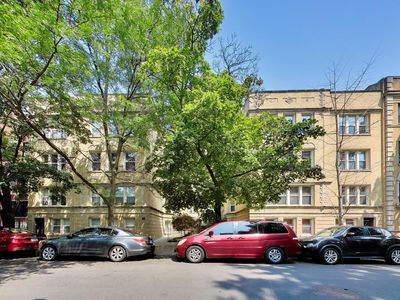 6815 N Lakewood Ave APT 3N