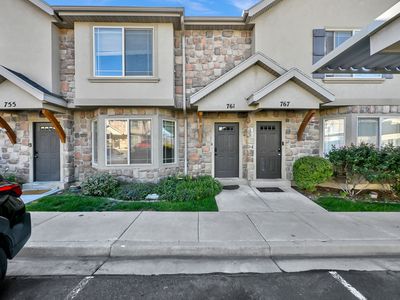 761 N Blackhorse Dr E