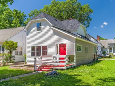 400 2nd St SE