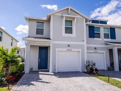 5735 SE Edgewater Circle