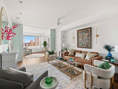 60 E 8th St APT 18D