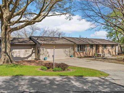 1896 Sunset Dr NE