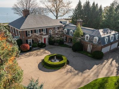 105 Lake Shore Rd