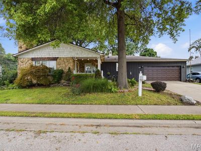 2705 Marshall Ave