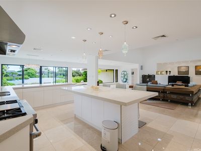 5949 Kalanianaole Hwy APT A