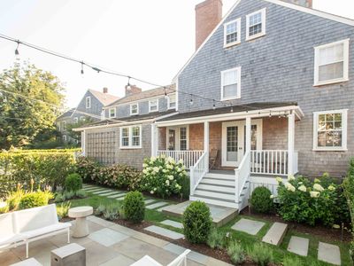 8 Ash St