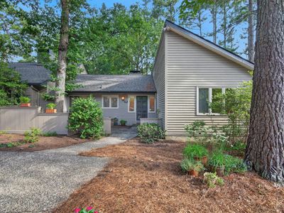 16 Glenmore Dr