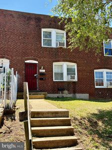807 Stoll St