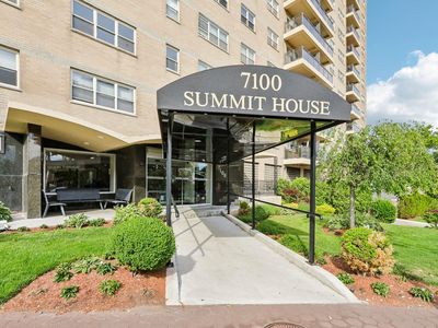 7100 Boulevard East #2L