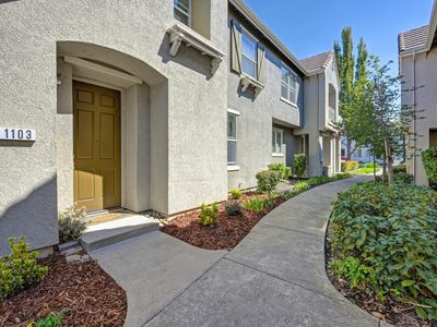 1103 Esplanade Cir