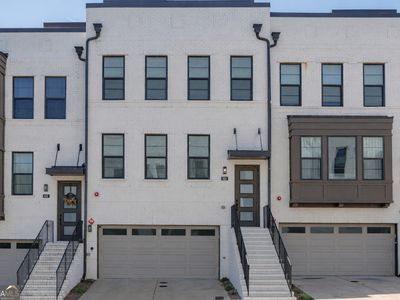 Property at 824 Stone Ridge Ln, Atlanta, GA