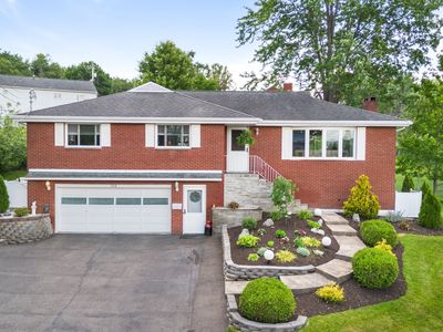 704 Sequoia Ln