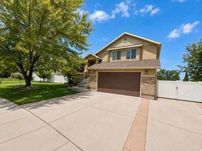 1060 Ascot Dr