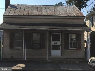 60 W Main St