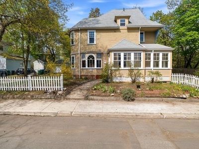 10 Oak Bluff St