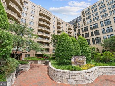 7111 Woodmont Ave APT 316