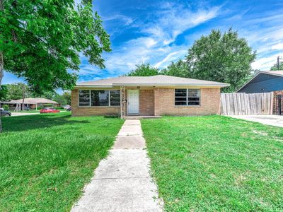 122 W Riverwood Dr