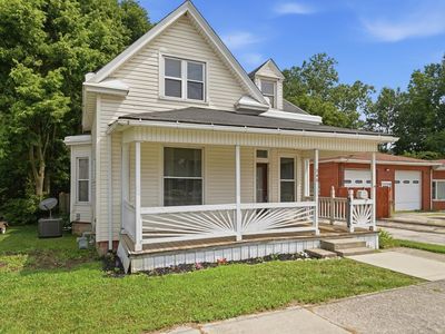 240 E Main St