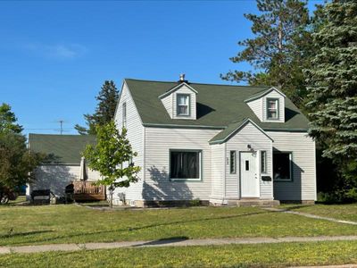 608 Maple St