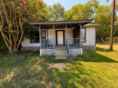 208 E Eddy St