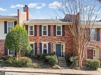 4 Queen Victoria Pl NE