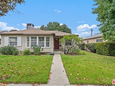 16661 Magnolia Blvd