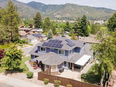 965 NW Valley View Dr