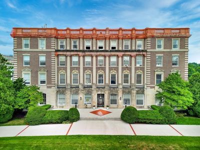 16 Balmoral St UNIT 418