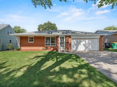 2027 Hillview Dr