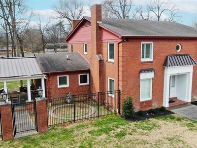 715 Woodland Dr