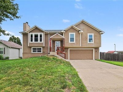 611 W 3rd Ter