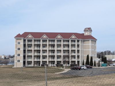 257 Lakeside Dr