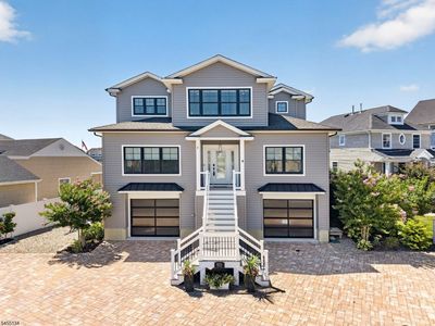 821 North Dr