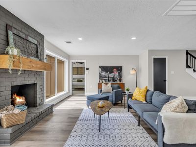 2123 N Fountain Valley Dr