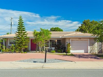 2132 Greenbriar Blvd