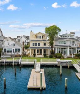 165 Bayshore Dr