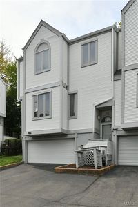 22 Columbus Square Dr