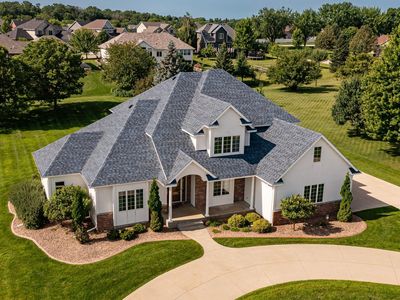 1608 Greystone Ln SW